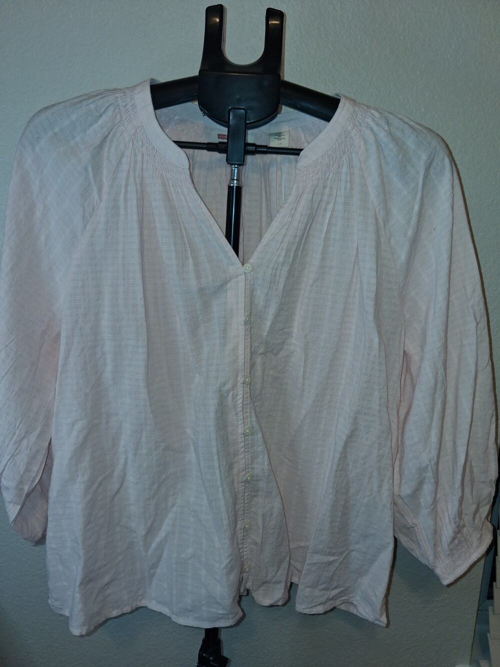 Levi’s Pink Long-Sleeve Blouse Features Delicate Embroidery Size L.
